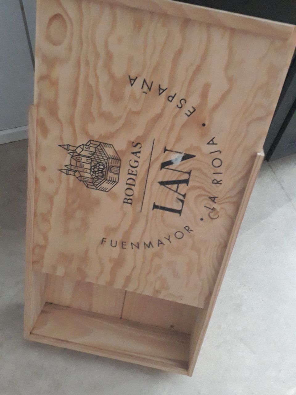 Viinipullolaatikko