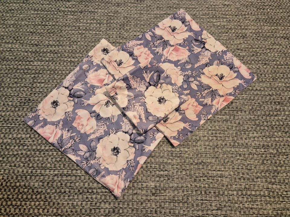 Kukkakuvioiset tyynynpäälliset (3 kpl)