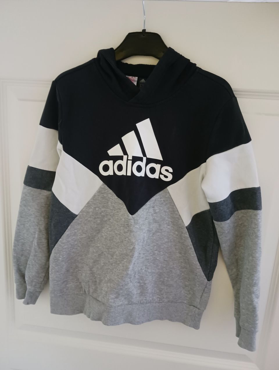 Adidas huppari