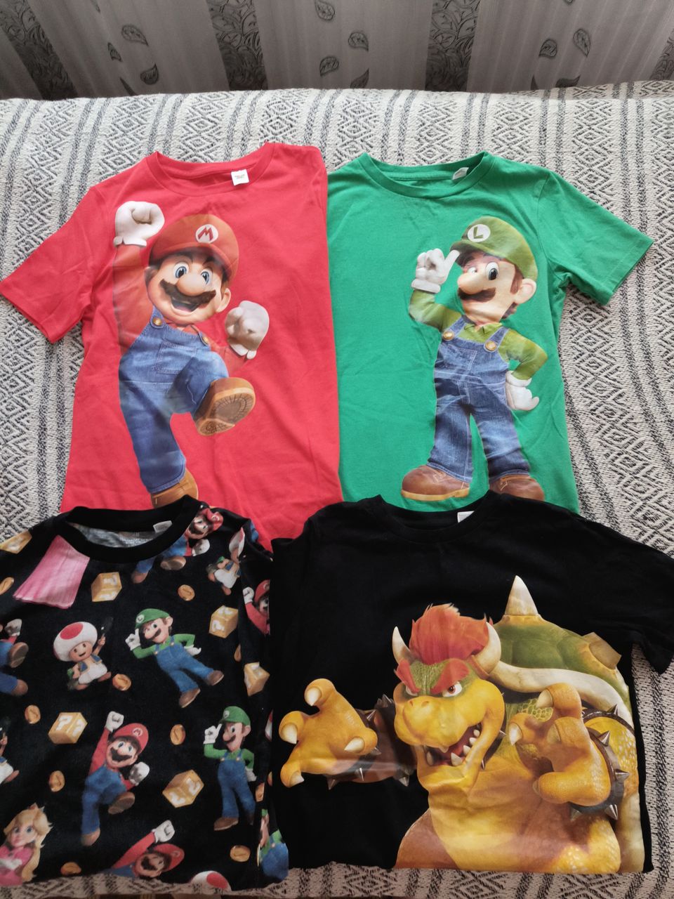 4 HM Mario t-paitaa 134/140