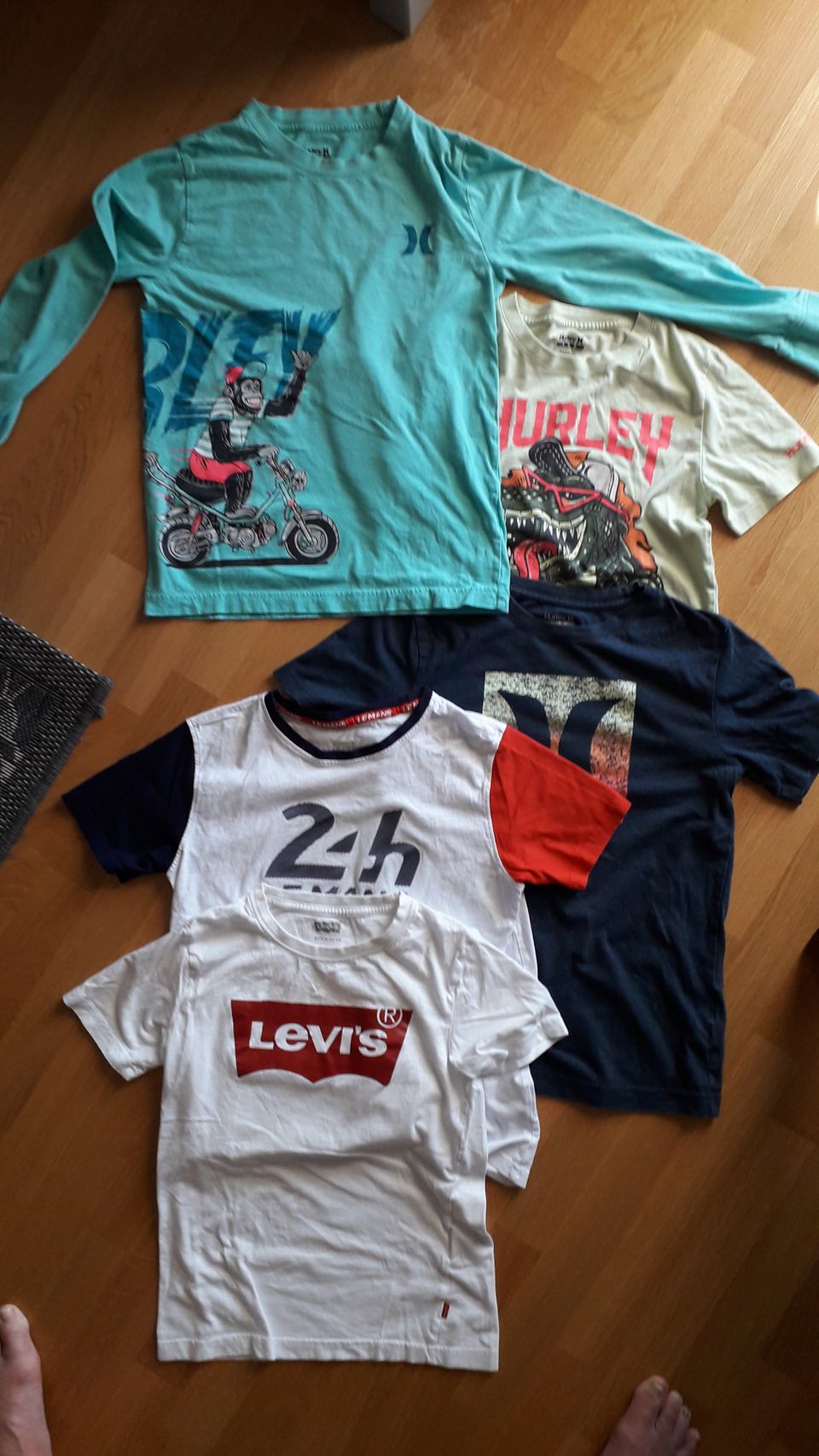 Levis, LeMans ja Hurley t-paitoja