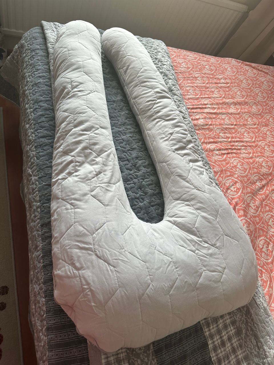 raskaustyyny / Pregnancy Pillow