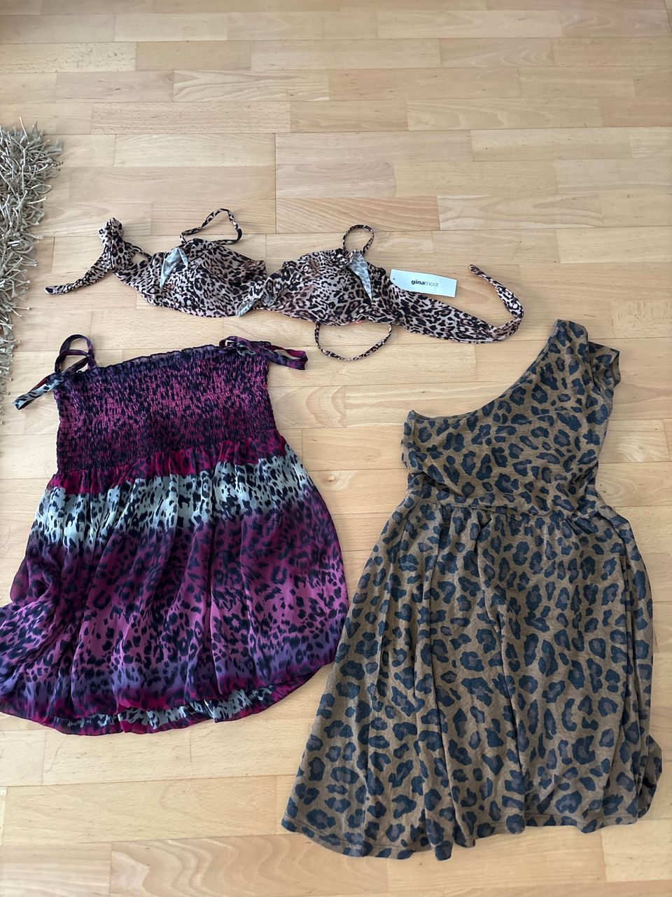 Leopardi kuosi, mekko, toppi ja bikini