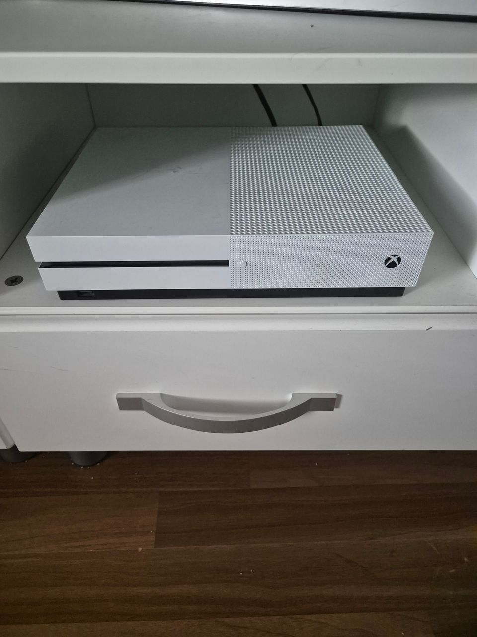 Xbox one + 15 peliä +kuulokkeet