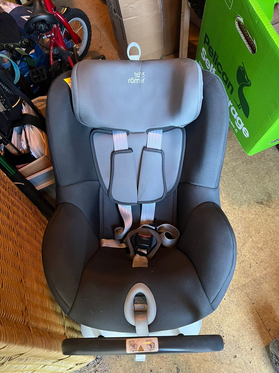 Britax römer käännettävä. Dualfix M i-Size 0-4v