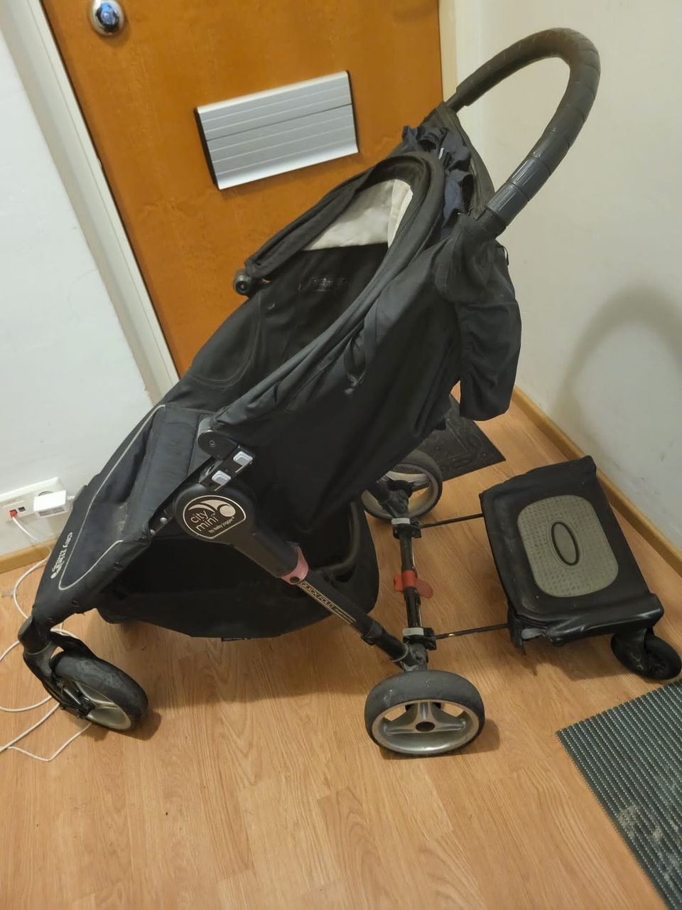 Baby Jogger city mini ja seisomalauta