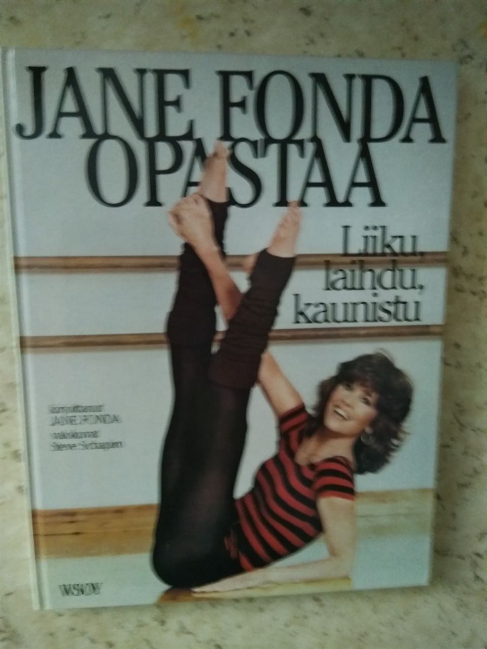 Jane Fonda opastaa kirja