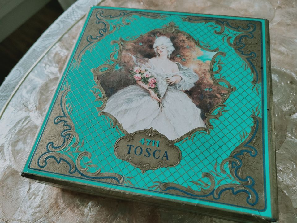 Vanha Tosca 4711 laatikko