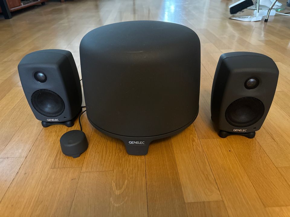 Genelec 5040A + 2 x 6010A