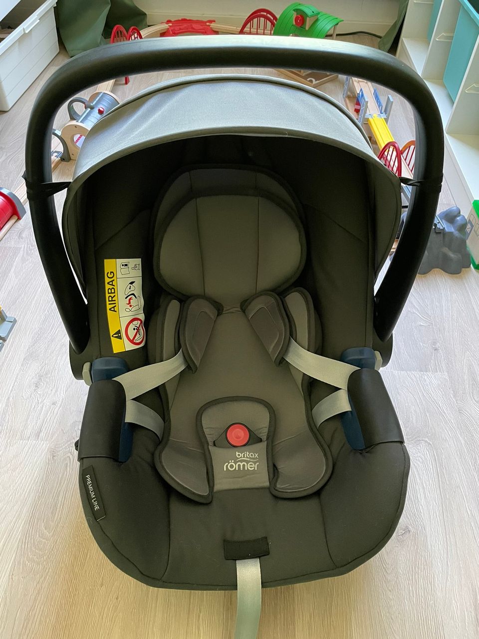 Britax Römer Baby-safe 2 i-size kaukalo & telakka + Baby’s Only kaukalopussi