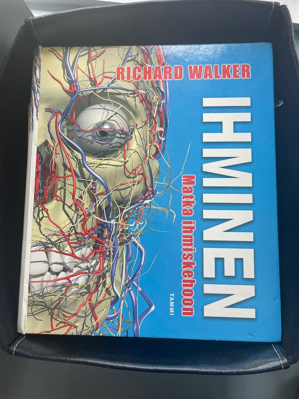 Richard Walker Ihminen - matka ihmisen kehoon kirja