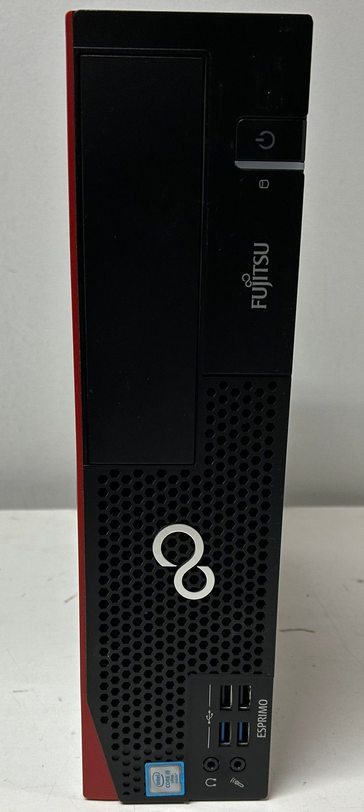 Fujitsu Esprimo E956/E85+ pöytätietokone