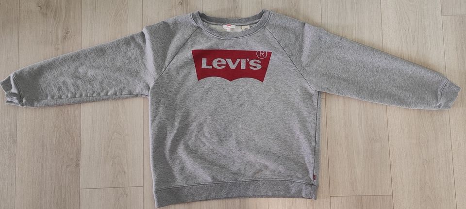 Levi's M