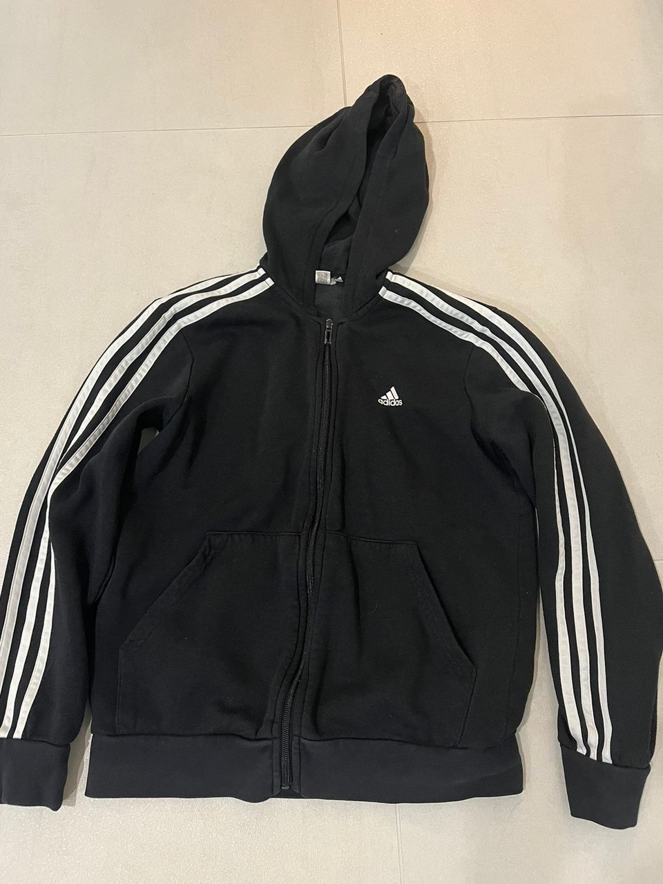 Musta Adidas Zip-Up huppari