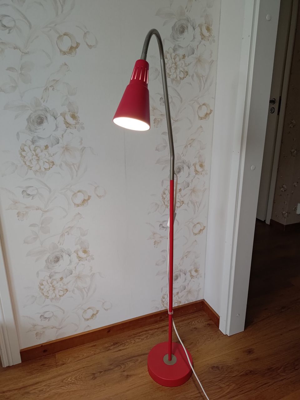 Ikea Kvart jalkalamppu