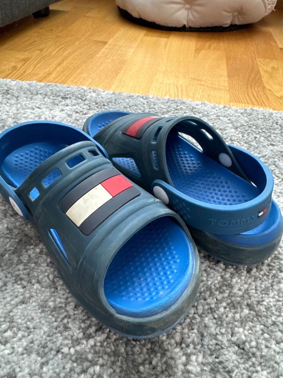 Hilfiger rantasandaalit