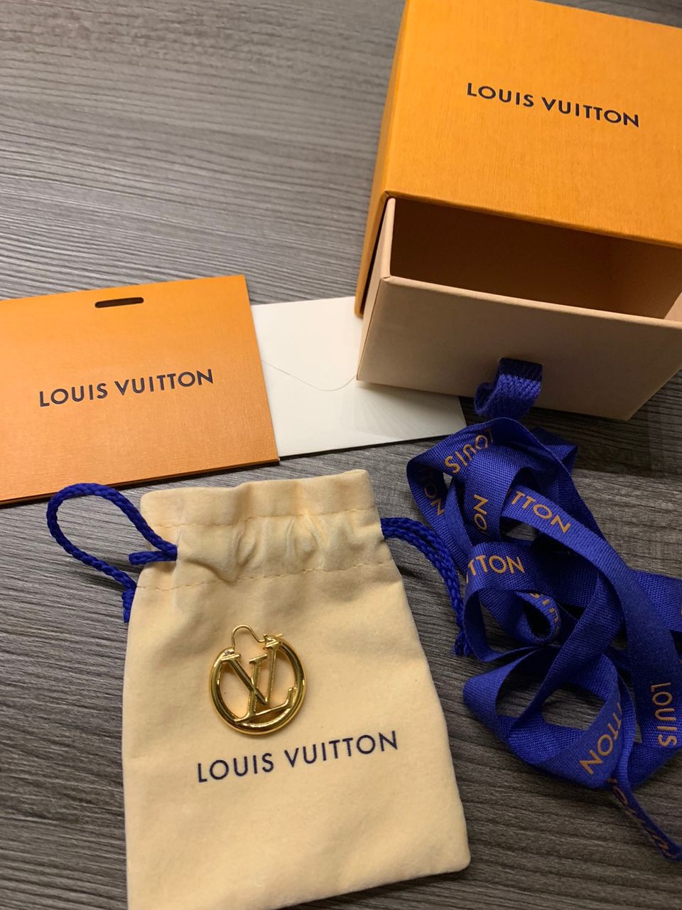 LOUIS VUITTON kullattu korvakoru 1 kpl