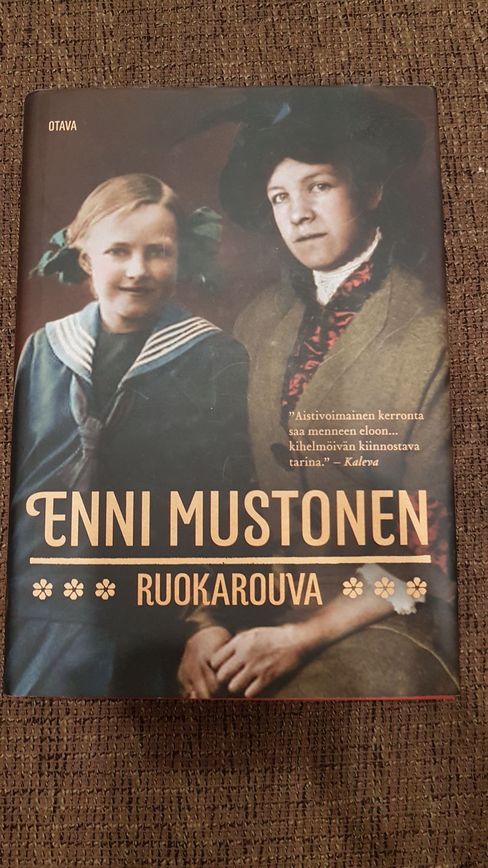 Enni Mustonen: Ruokarouva