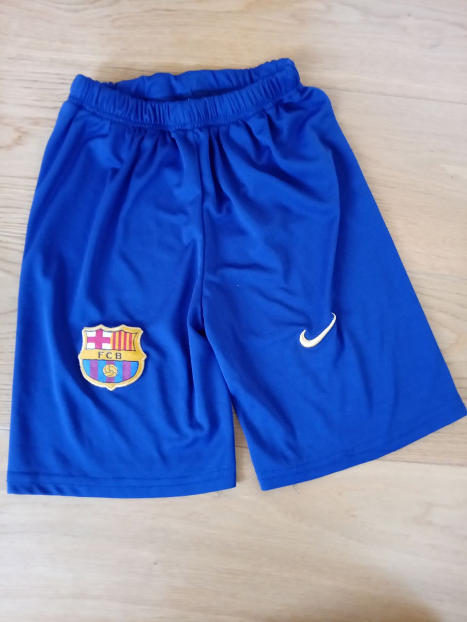 Tummansiniset Niken shortsit ( Barcelonan logo)koko 158-164cm