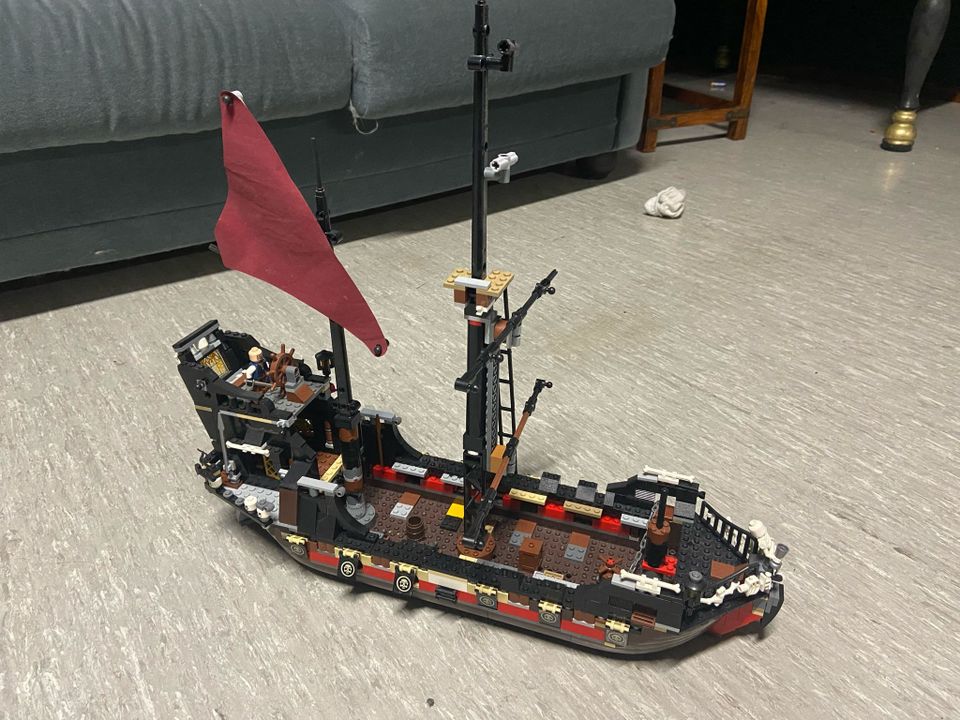 Lego Pirates of carippean laiva/tarjoa.