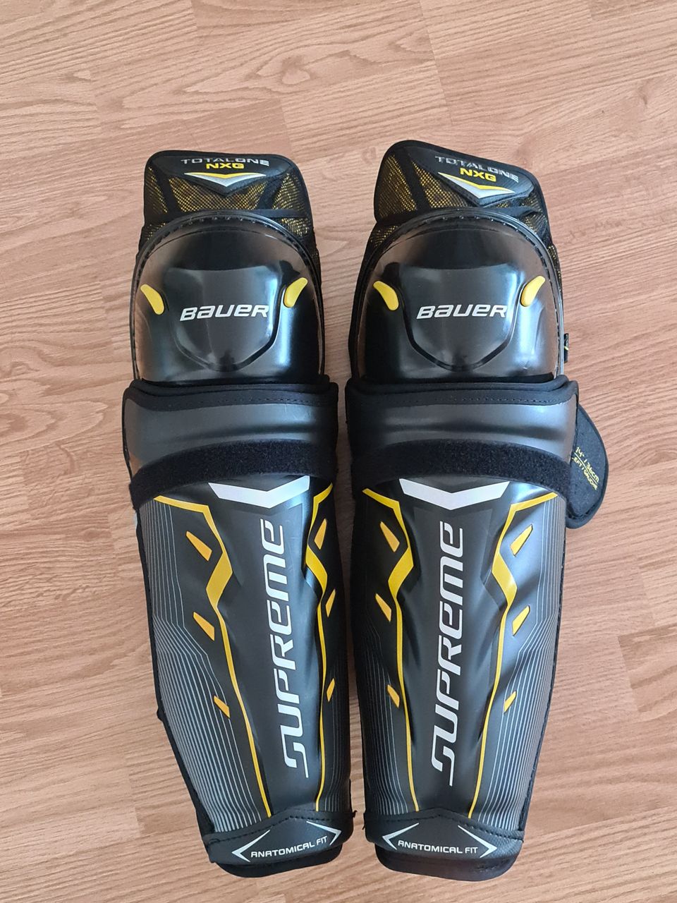 Uudet Bauer Supreme TotalONE NXG Polvi/Säärisuojat