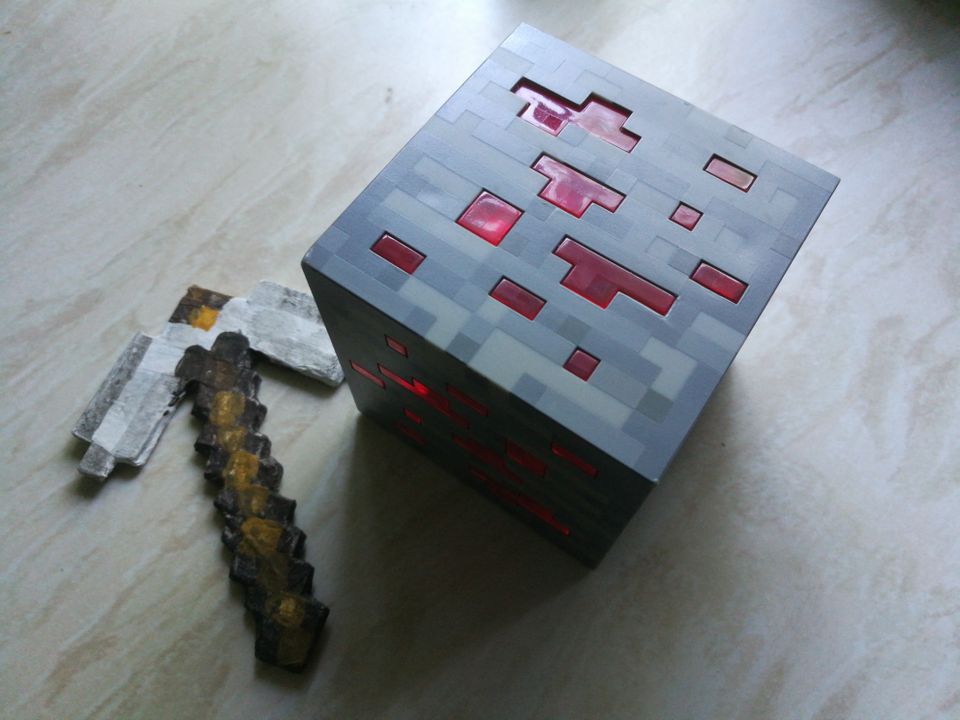 Minecraft redstone block