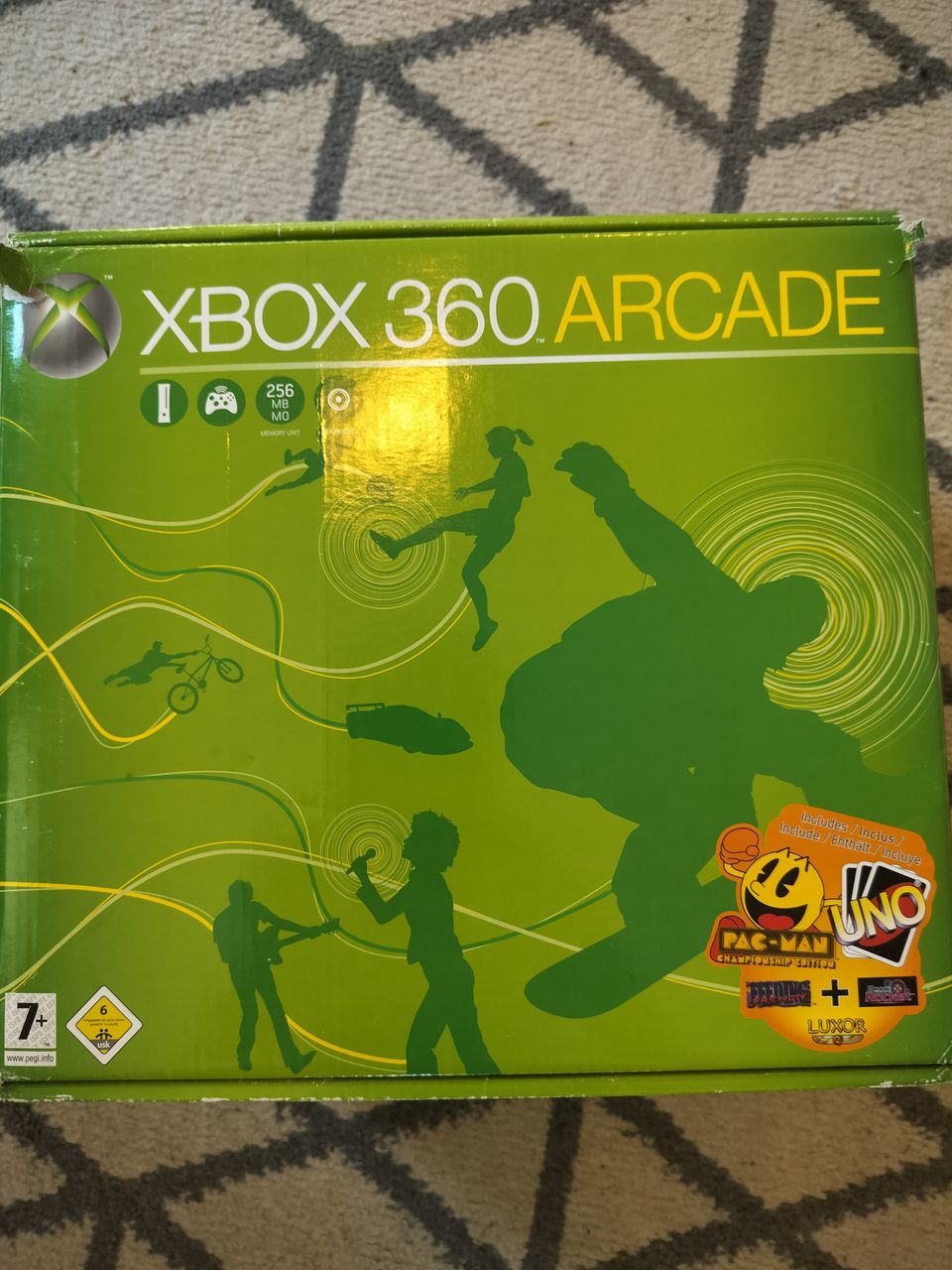 Xbox 360 alkuperäispakkauksessa (20gb)