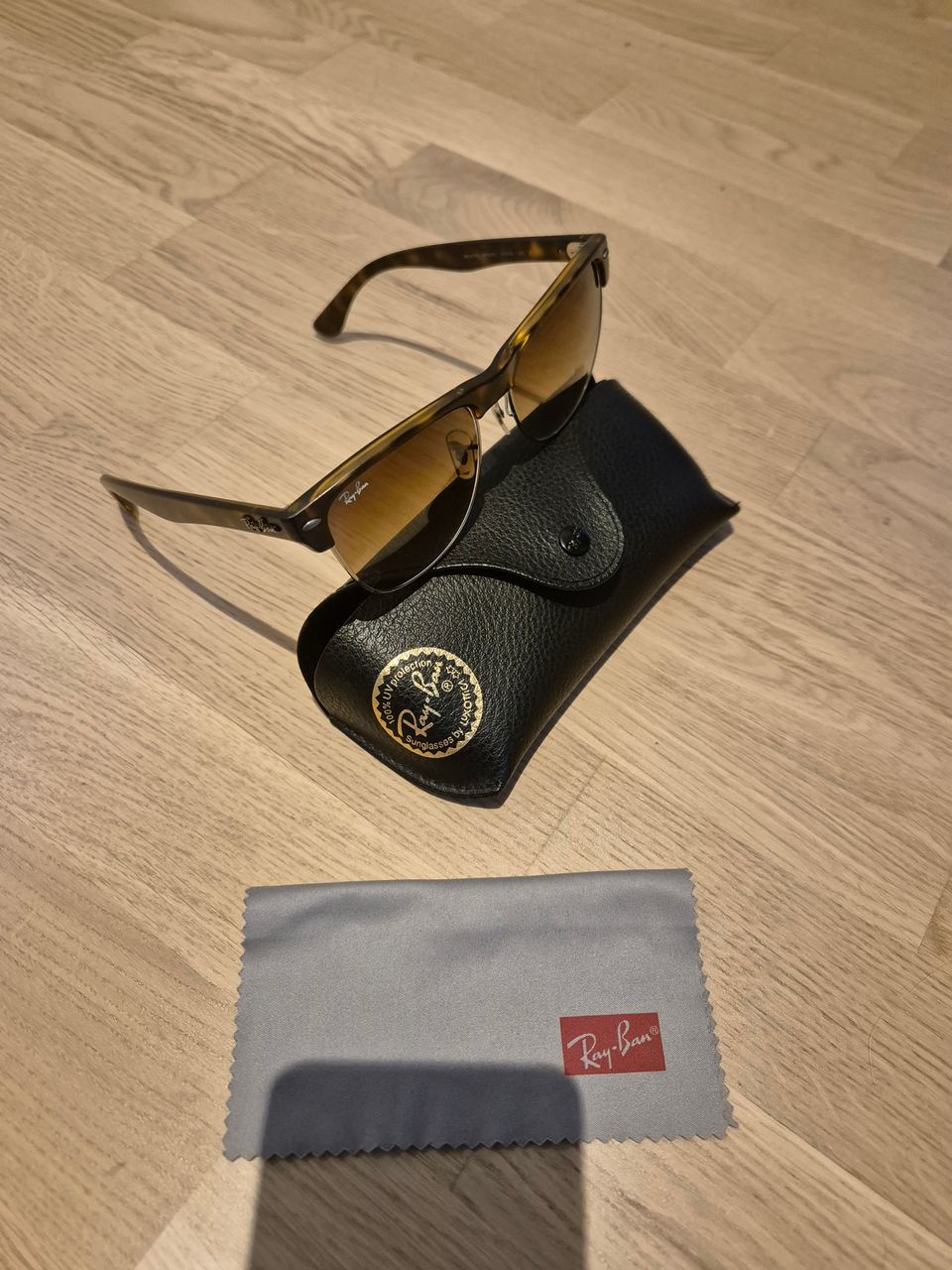 Ray-Ban Clubmaster Oversized aurinkolasit