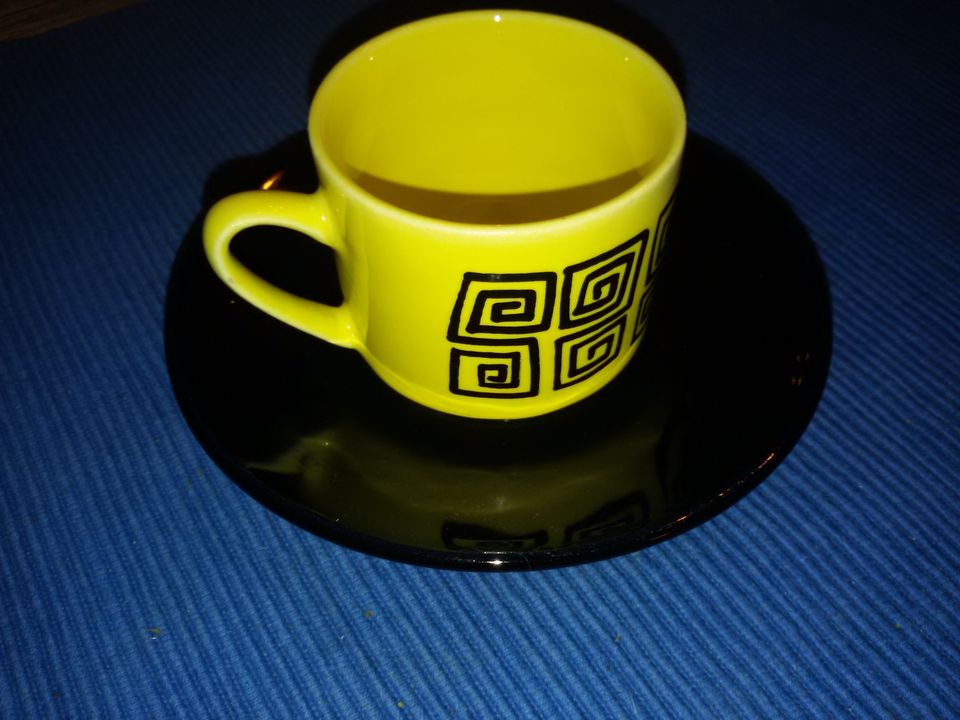Keltainen-musta Ditmar Urbach kahvikuppi + tassi