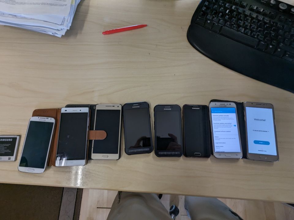 Erä Samsung puhelimia