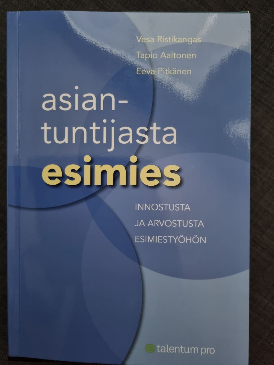 Asiantuntijasta esimies