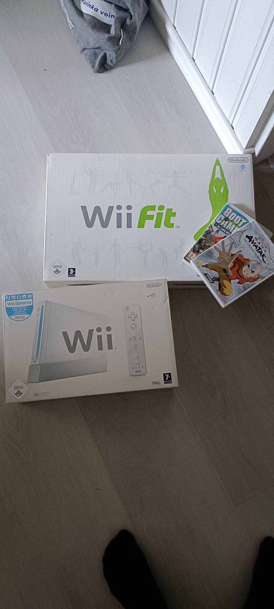 Wii pelikonsoli ja lauta