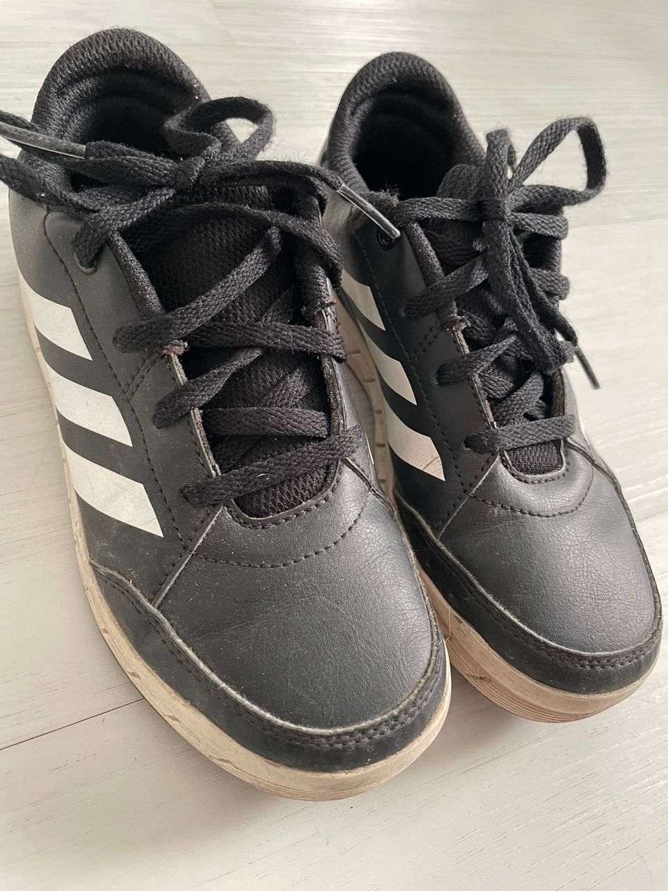 Adidas nahkaiset tennarit