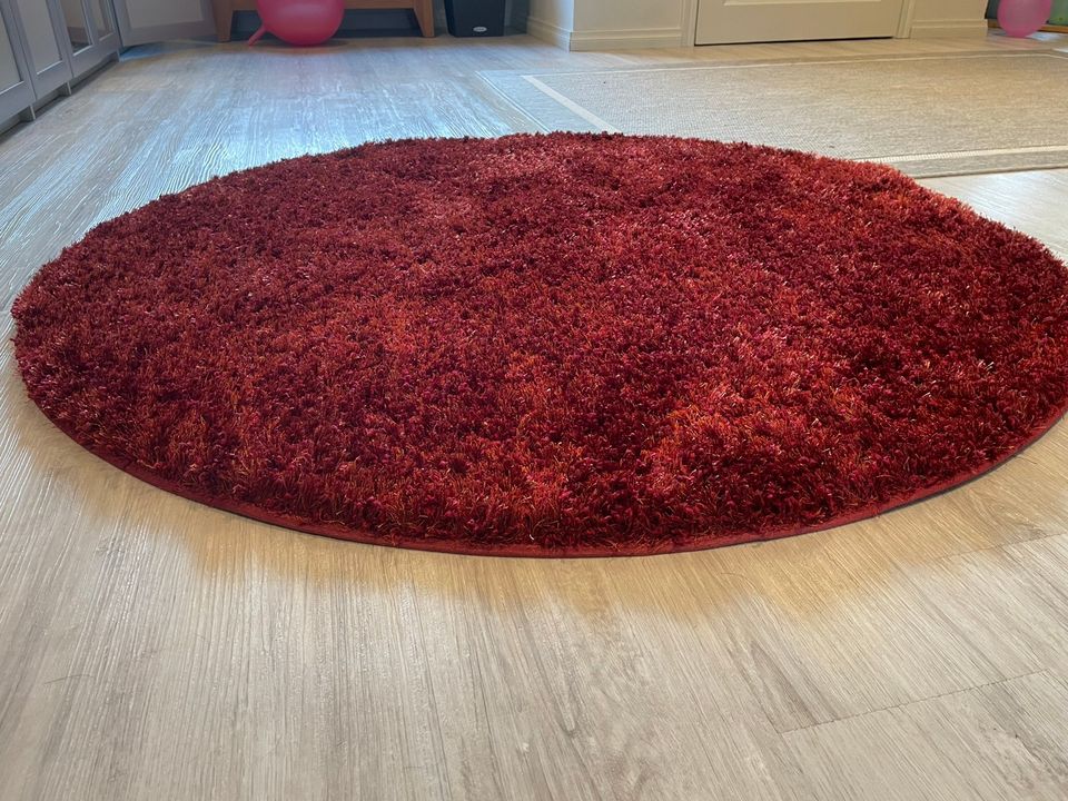 Pyöreä punainen matto, 130cm, kuin uusi
