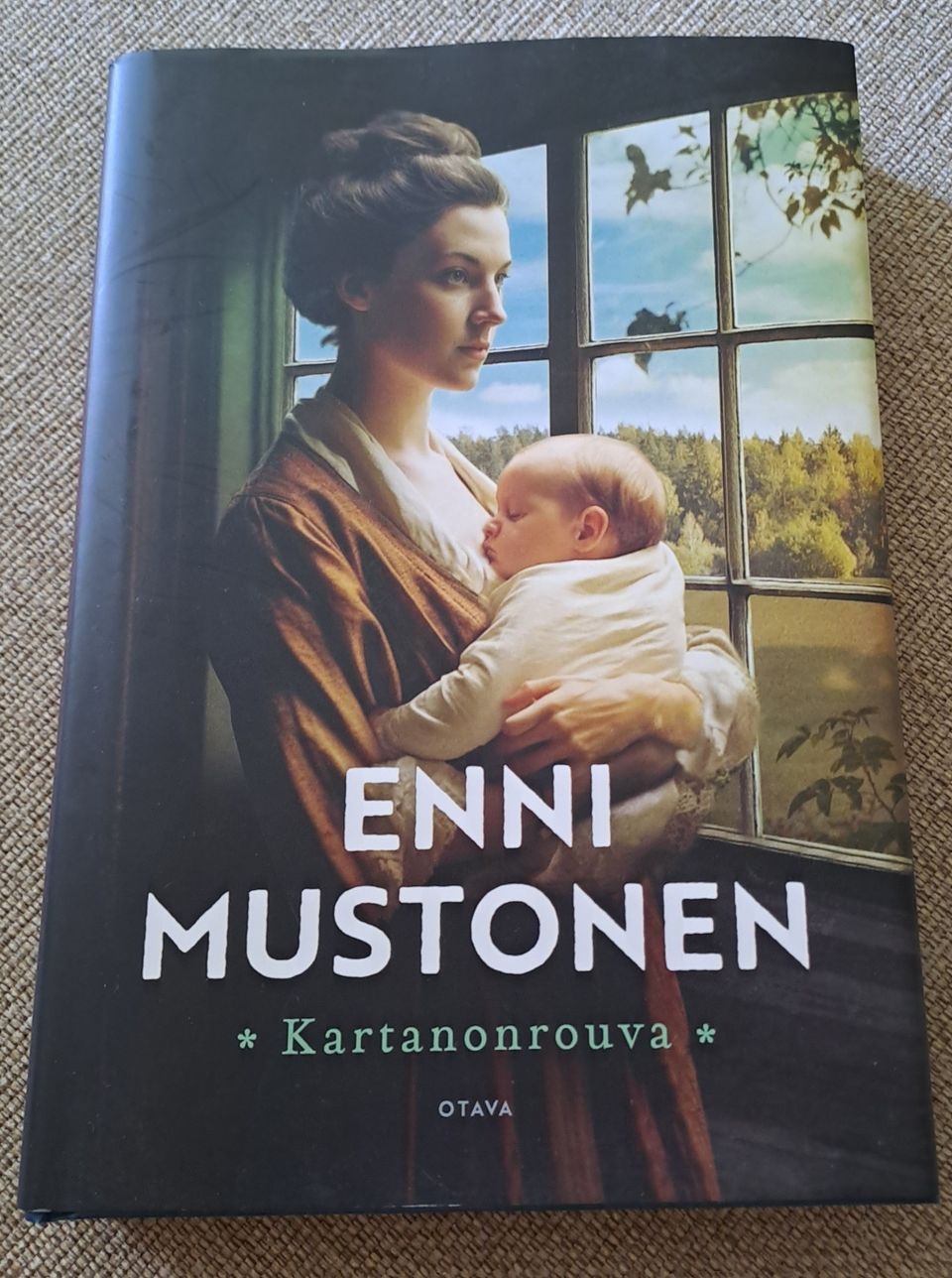 Enni Mustonen: Kartanonrouva