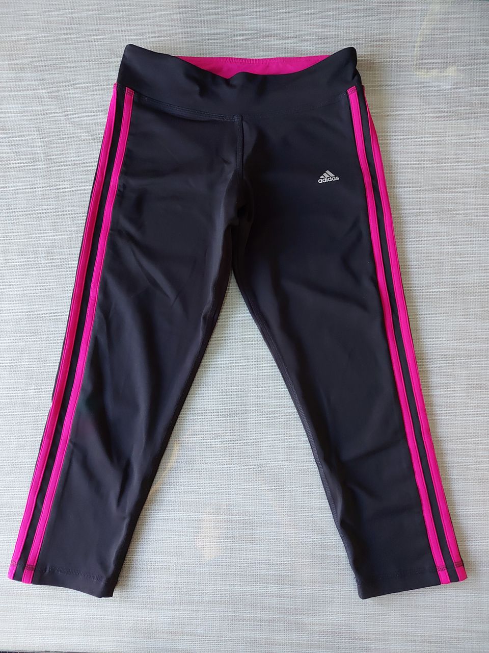 Adidas treenihousut