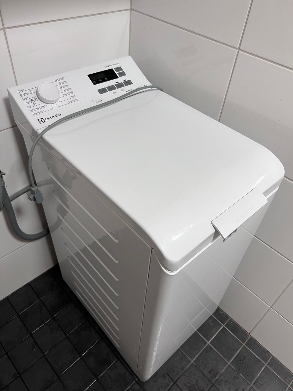 Electrolux Washing Machine max 6 kg (still under warranty)