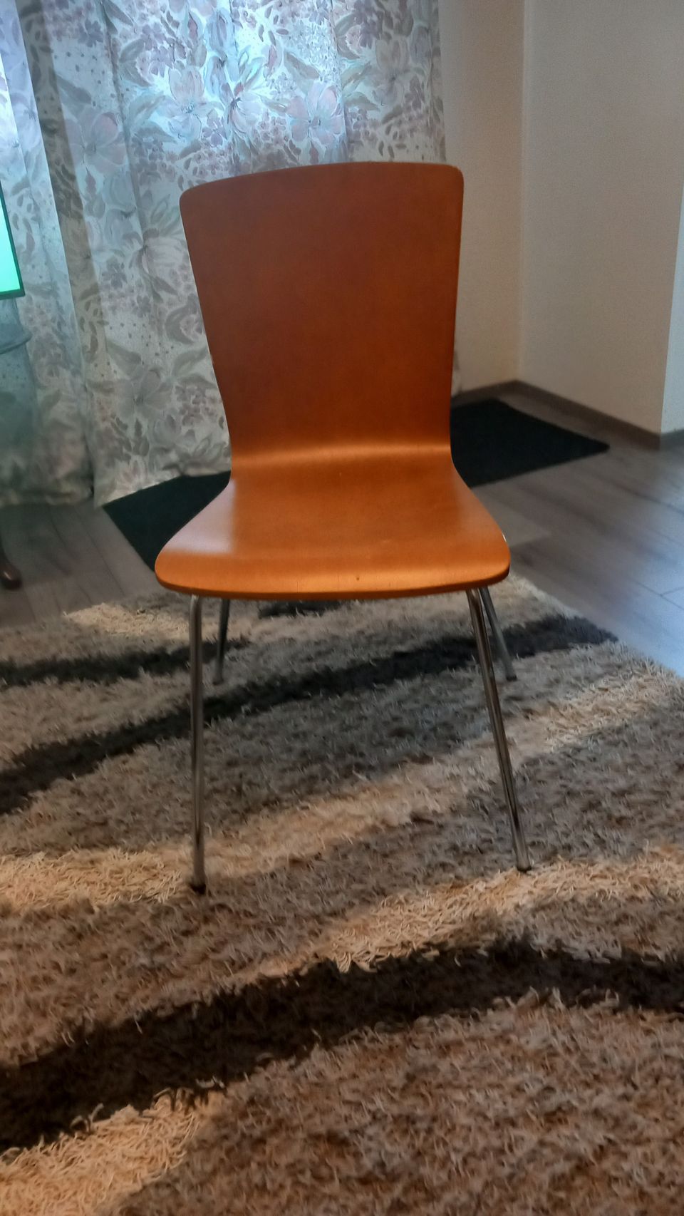 Harvinainen kotimainen tuoli