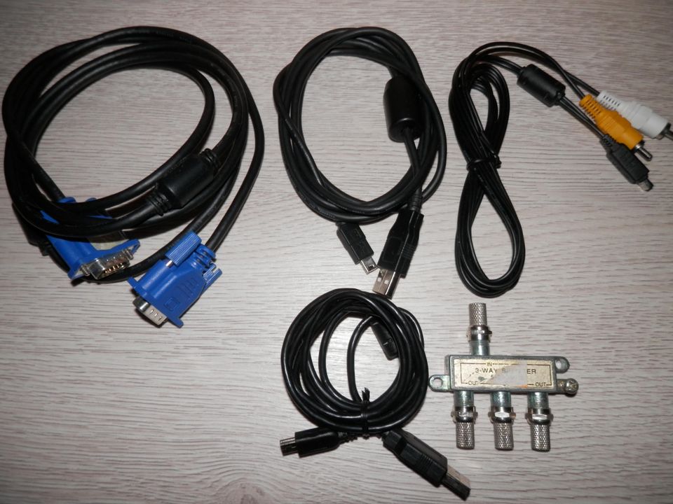 Kaapeleita ja antenniliitin adapteri