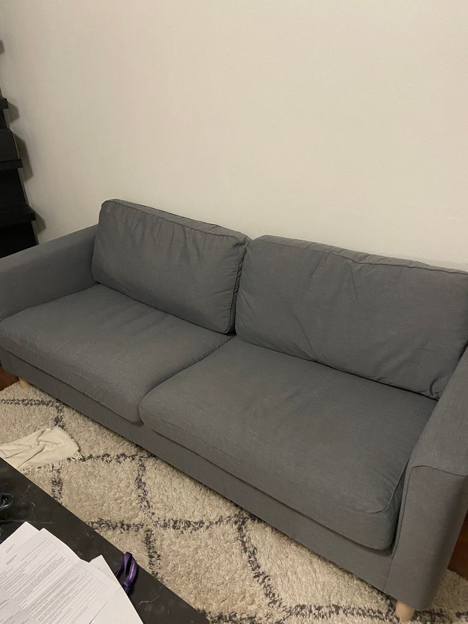 Ikean Pärup 3:n hengen istuttava sohva