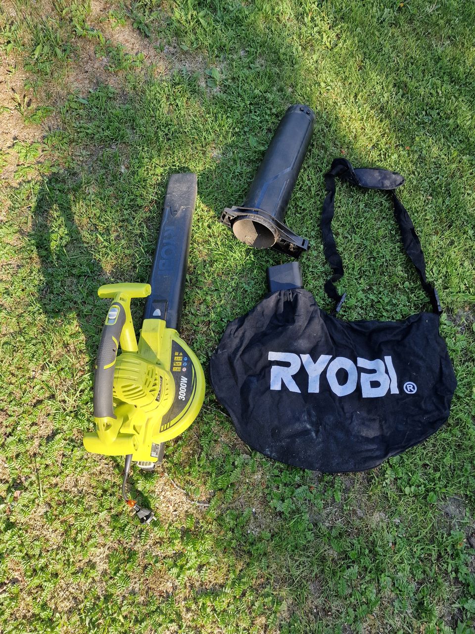 Ryobi RBV3000CSV lehtipuhallin