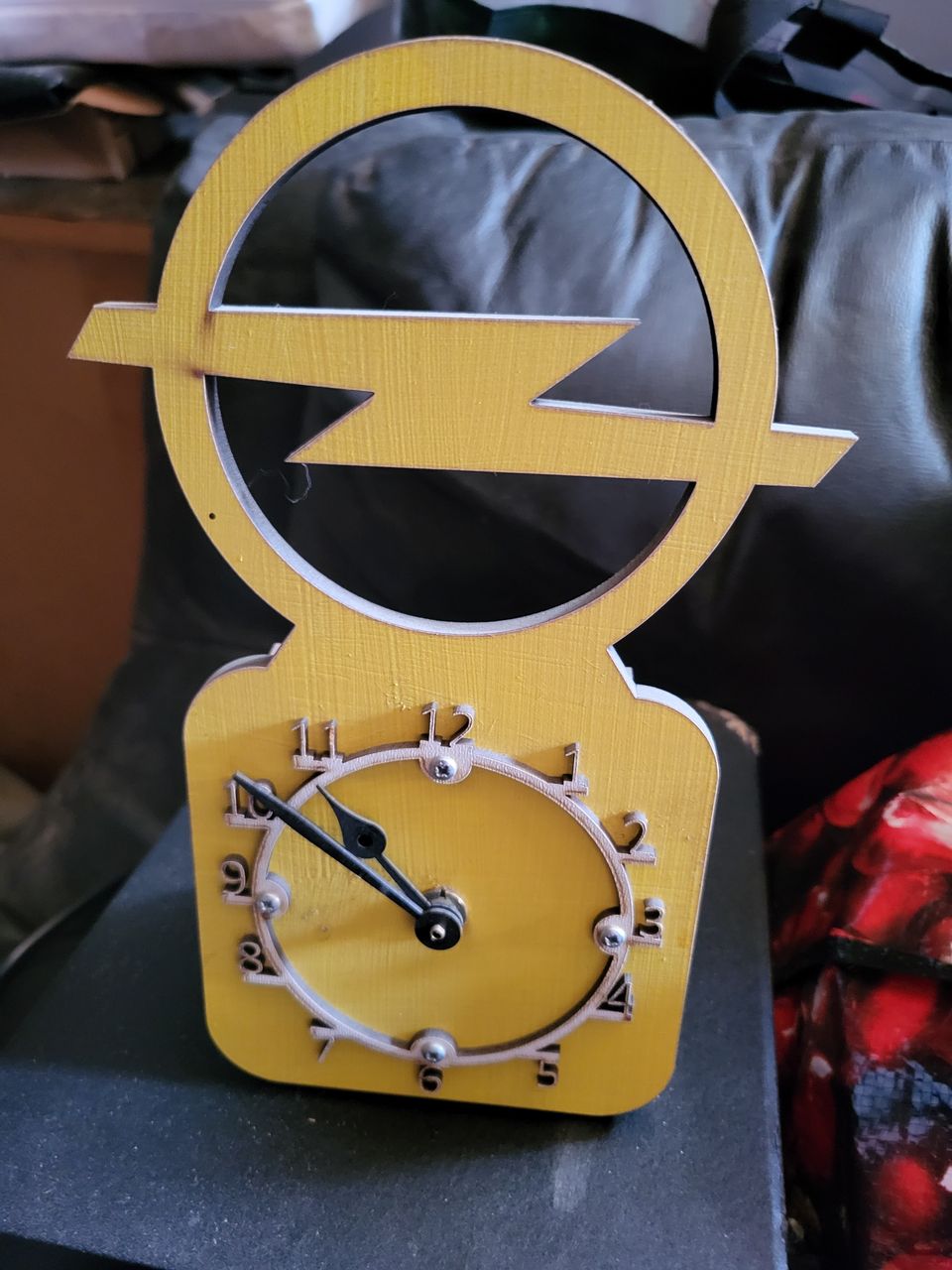 Opel puinen kello
