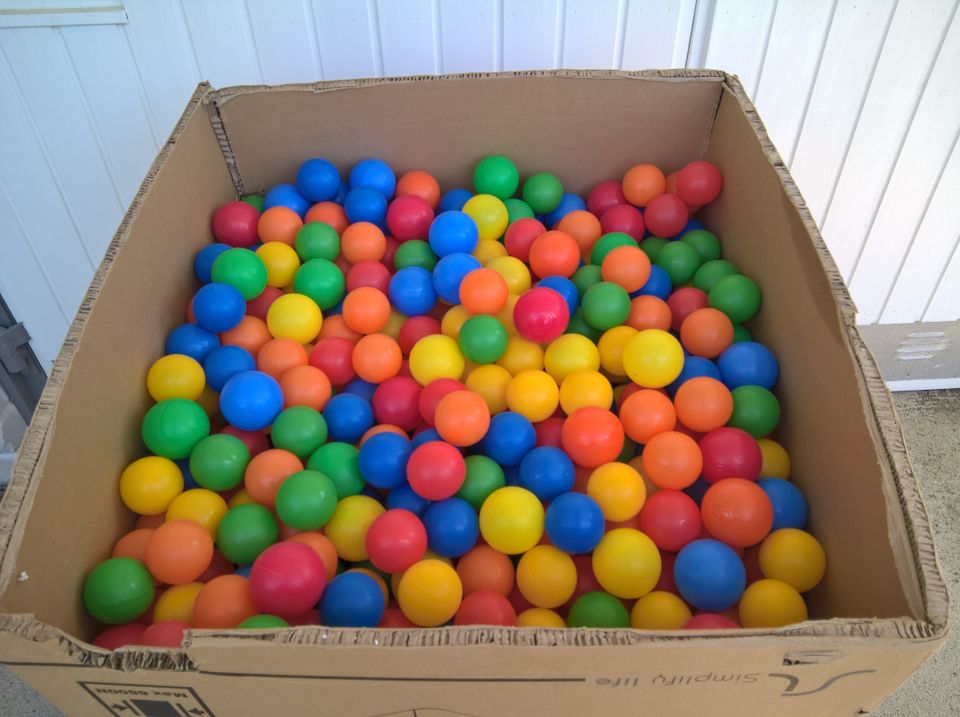 Uudet värikkäät pallomeripallot 1000kpl