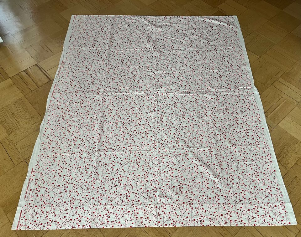 Marimekko Niitty verho / kangas 170 x 143 cm, punainen koriste