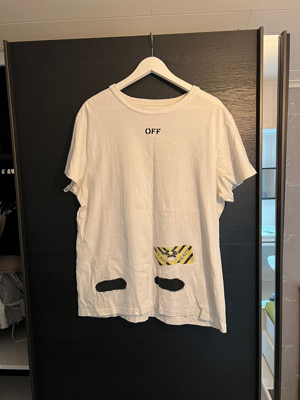 Off white t-paita