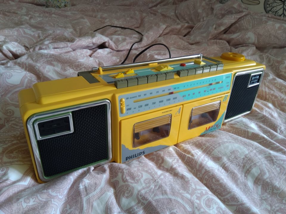 "VARATTU" Philips Moving sound kasetti- ja radiosoitin 1980-luvulta