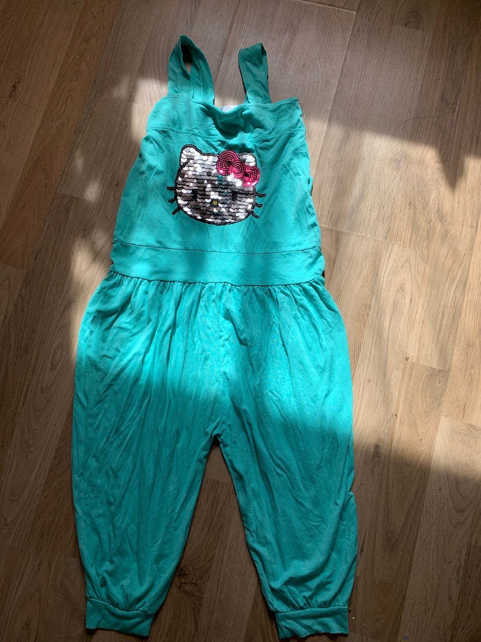 Tyttöjen Hello Kitty jumpsuit