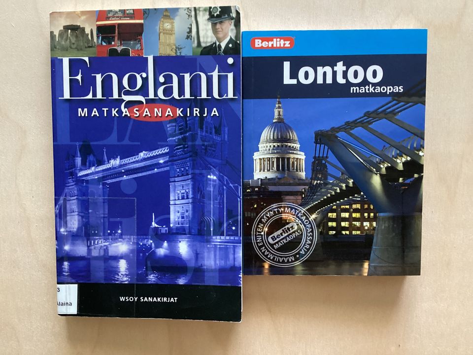 Englanti matkasanakirja + Lontoo matkaopas -kombo