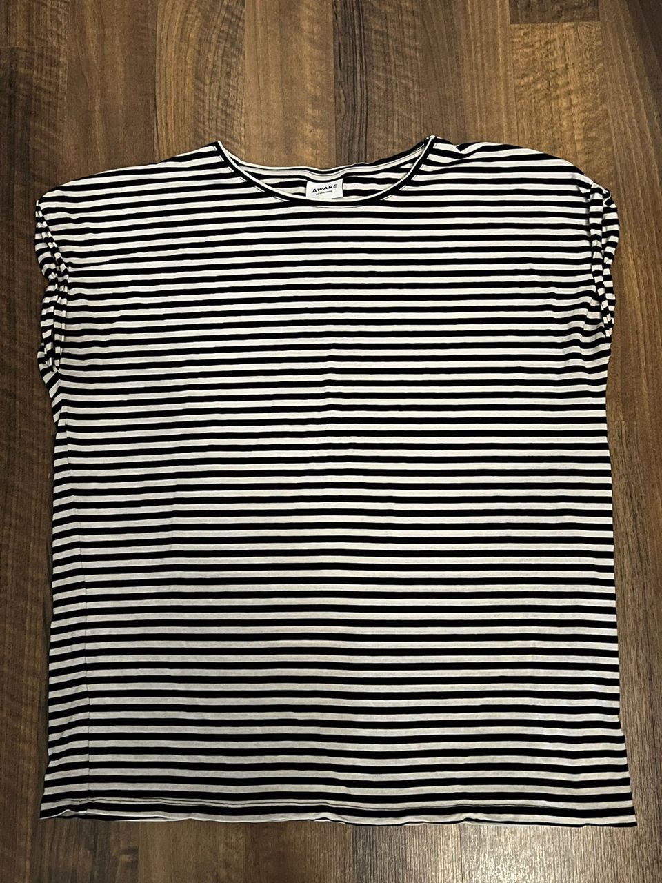 Vero Moda Aware musta/valko raidallinen pidempi t-paita L