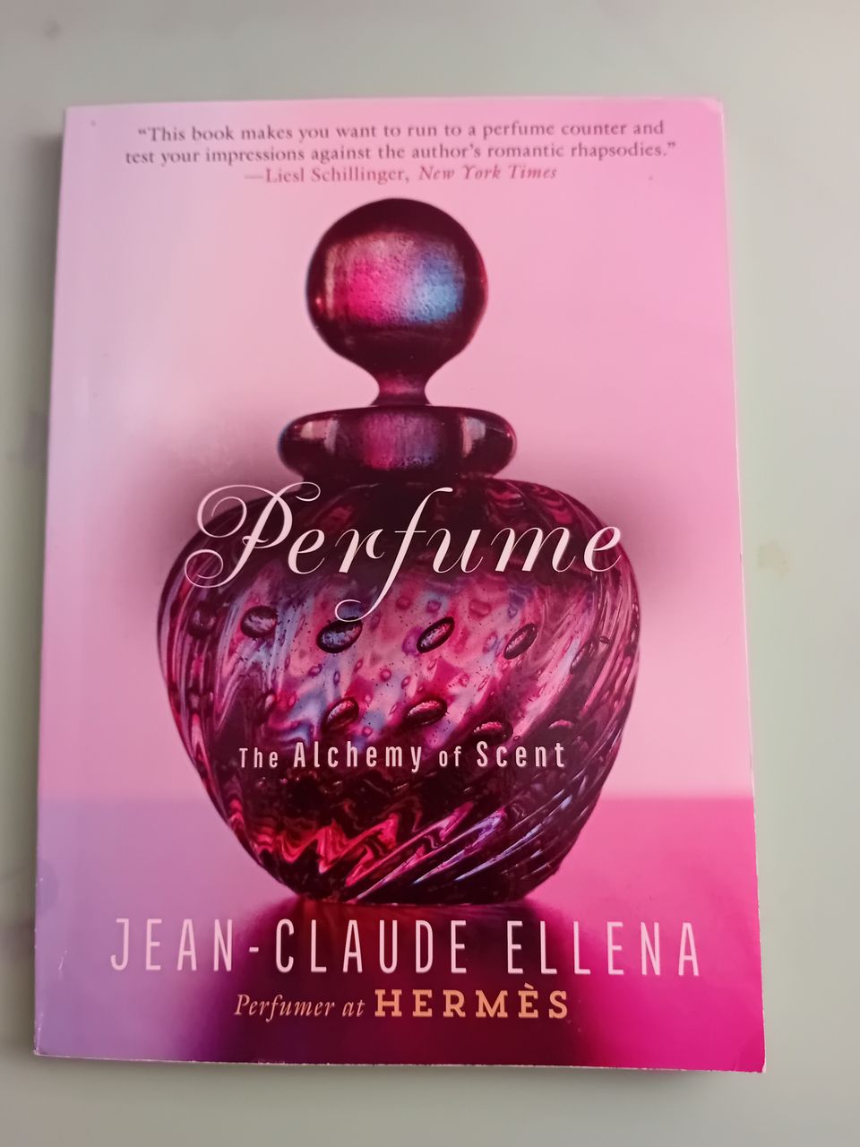 Kirja parfyymeistä